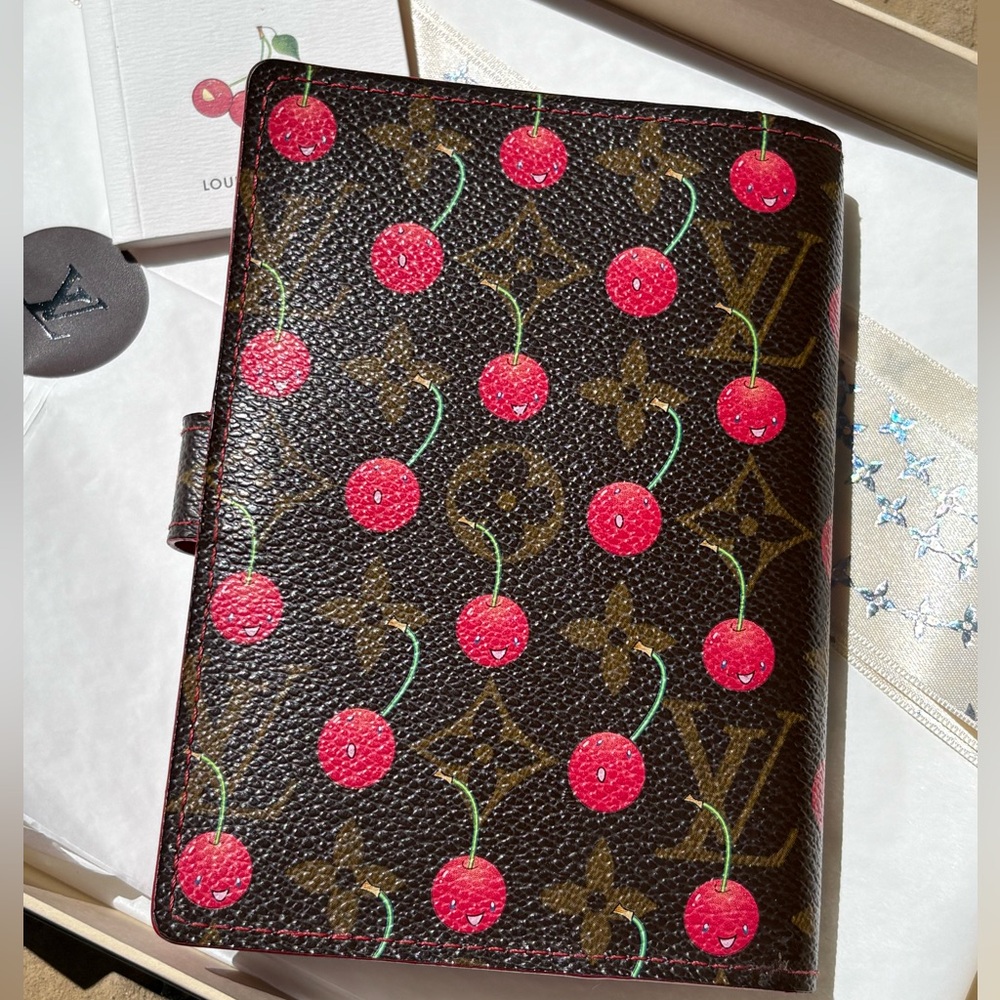 LV Takashi Murakami Cerises Agenda PM - Picture 3 of 14